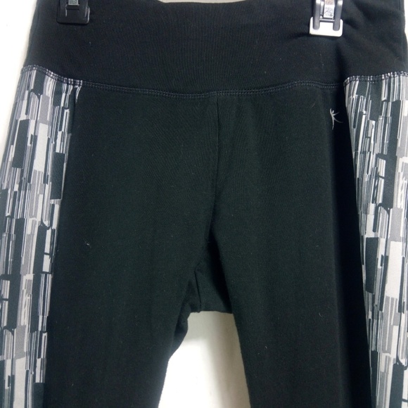 Danskin Now Fitted Black White Active Wear - Picture 3 of 6